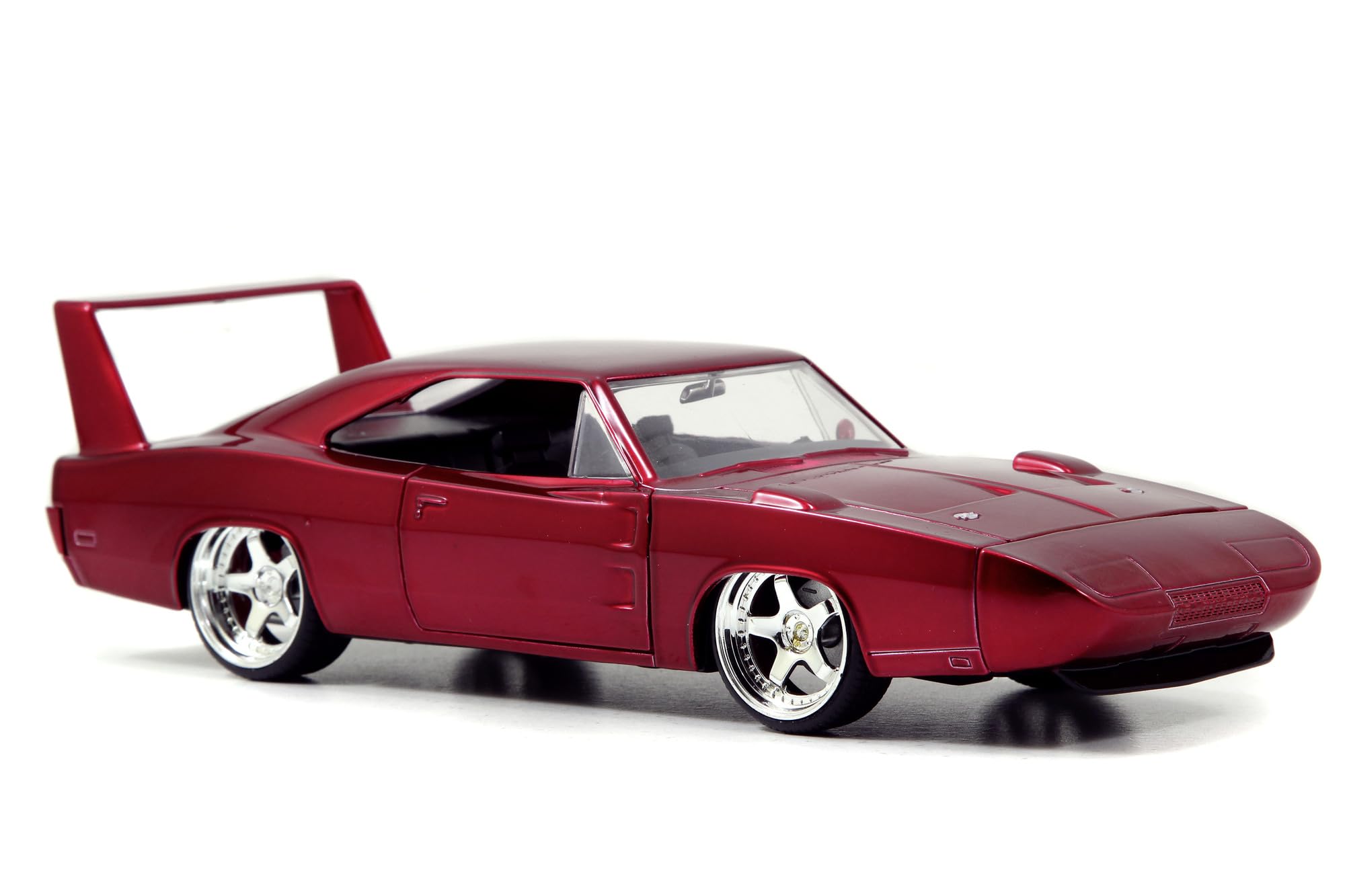 Jada 1:24 exterior styling mirrors the movie's iconic look for fans and collectors
