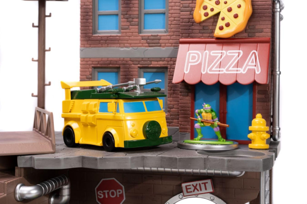 Jada TMNT Leonardo die-cast figure offers classic battle-ready pose.