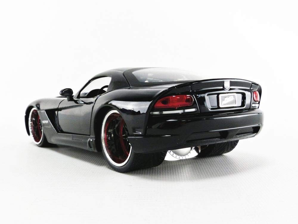 Jada Letty's Viper opening doors adds dramatic display options.