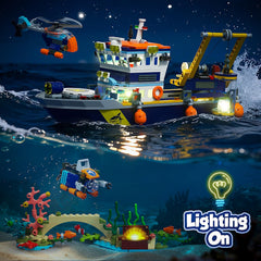 JAEUZKJYDA Shark cage and submarine accessories boost underwater storytelling.