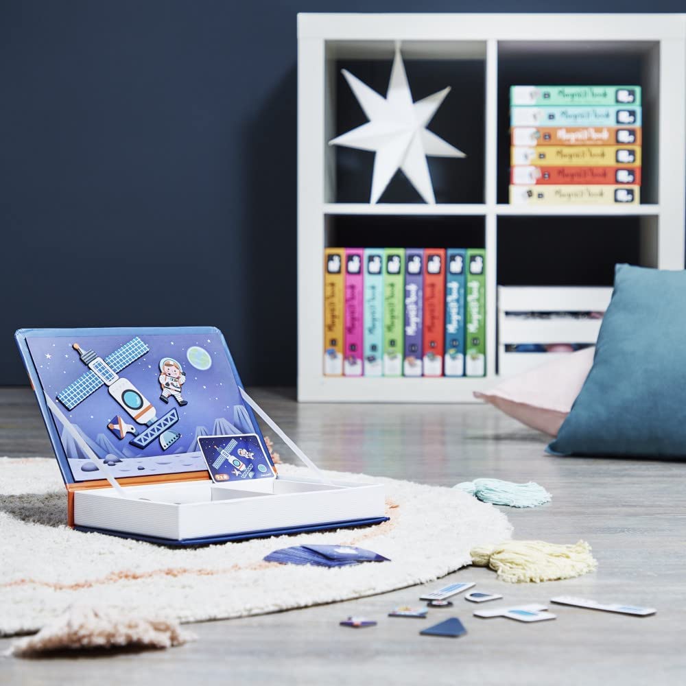 Janod Magneti'Book Universe 70 suitable for ages 3 and up supports early learning.