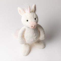 Jellycat Bashful Unicorn Little close-up of plush fabric, highlighting cozy texture for snuggles.