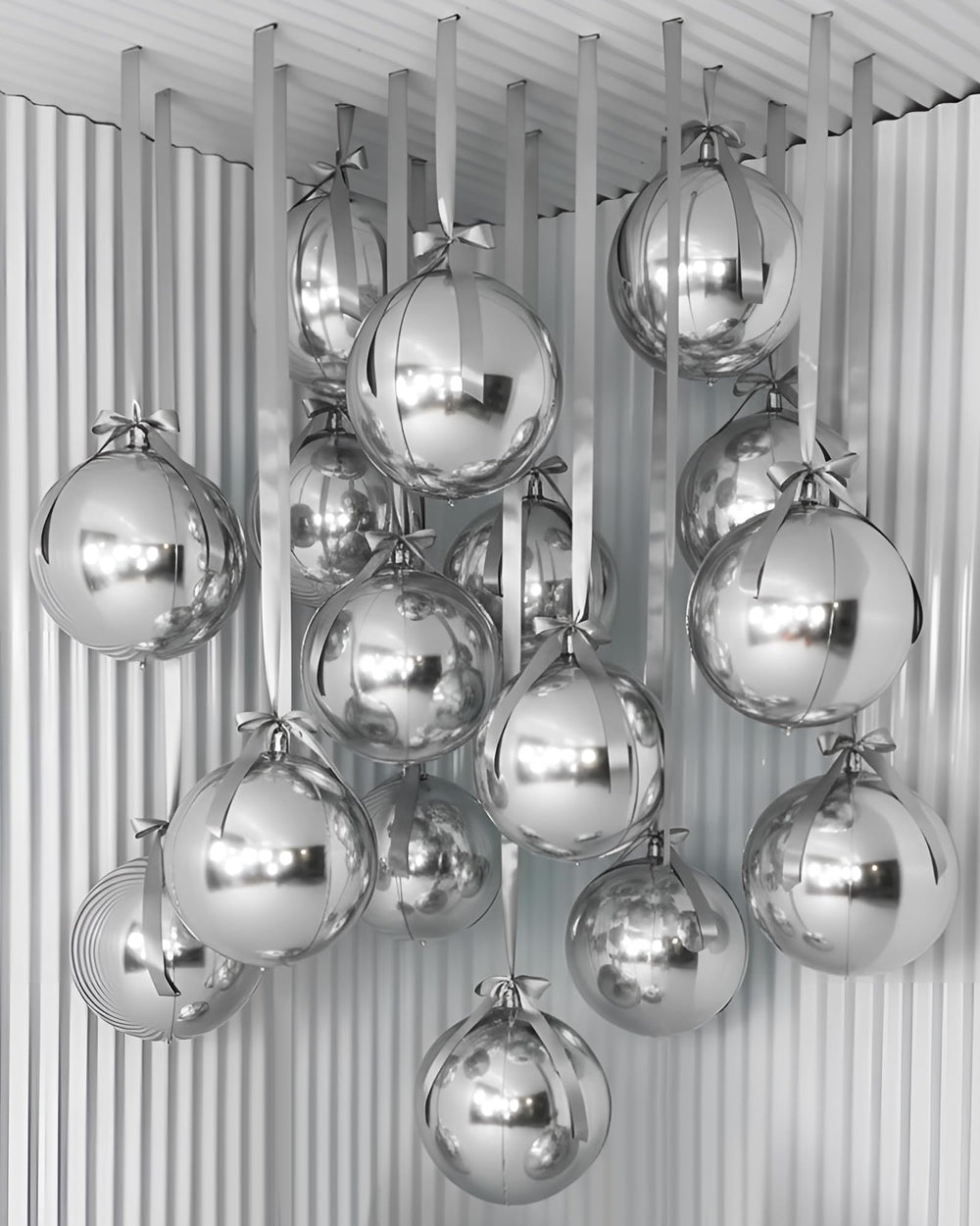 Jenaai 30-round foil balloons, 22-inch silver, for festive ceiling decor.