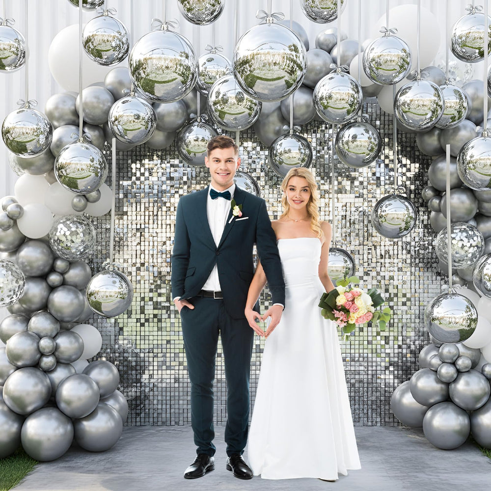 Jenaai Christmas ceiling decor balloons add a festive focal point.