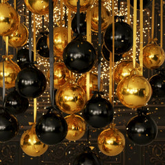 Jenaai shiny finish and matching ribbons enhance an elegant party atmosphere.