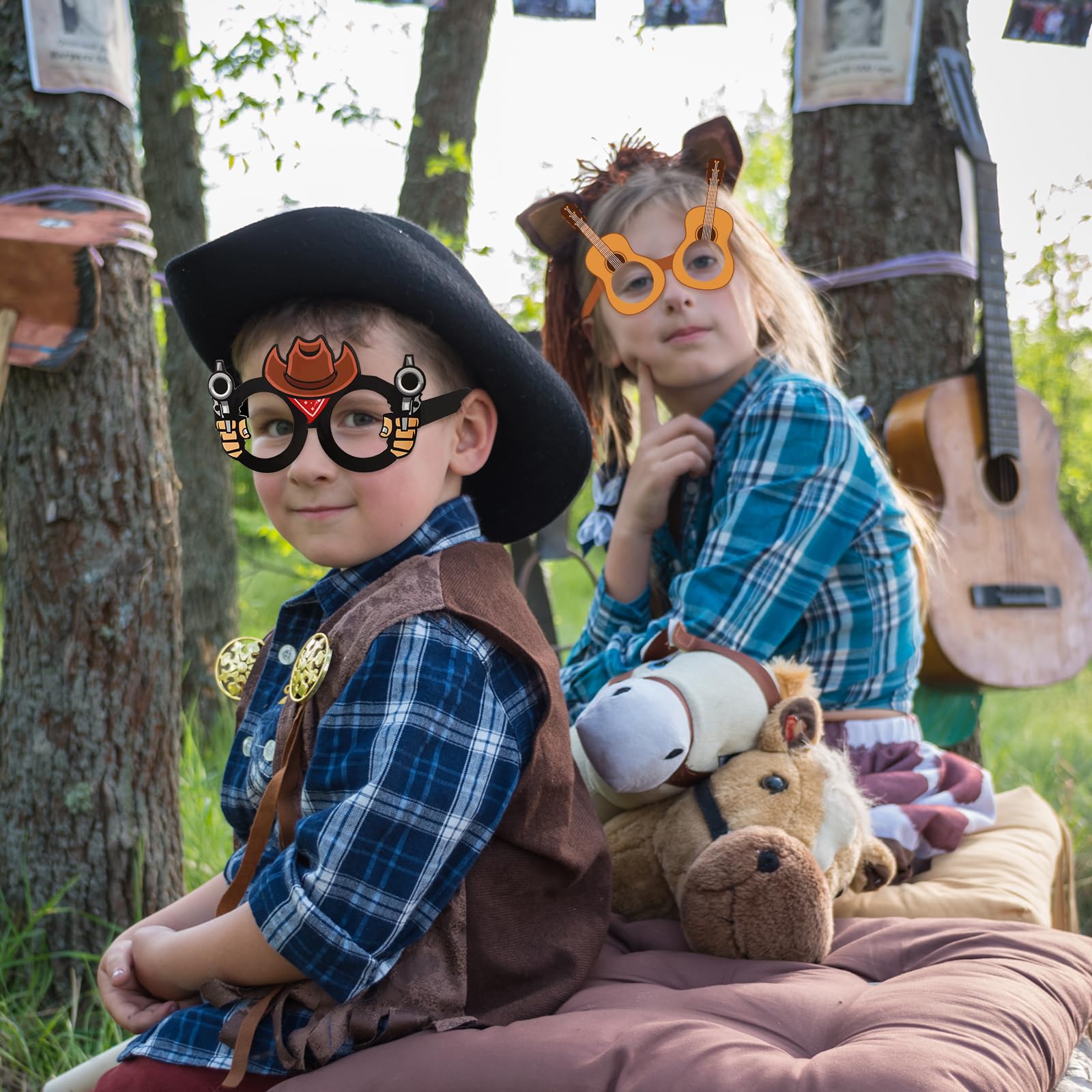 Jenaai horseshoe prop enhances rustic rodeo themed photo sessions.