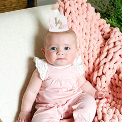 Jissoo Bow cake smash prop enhances milestone memories.