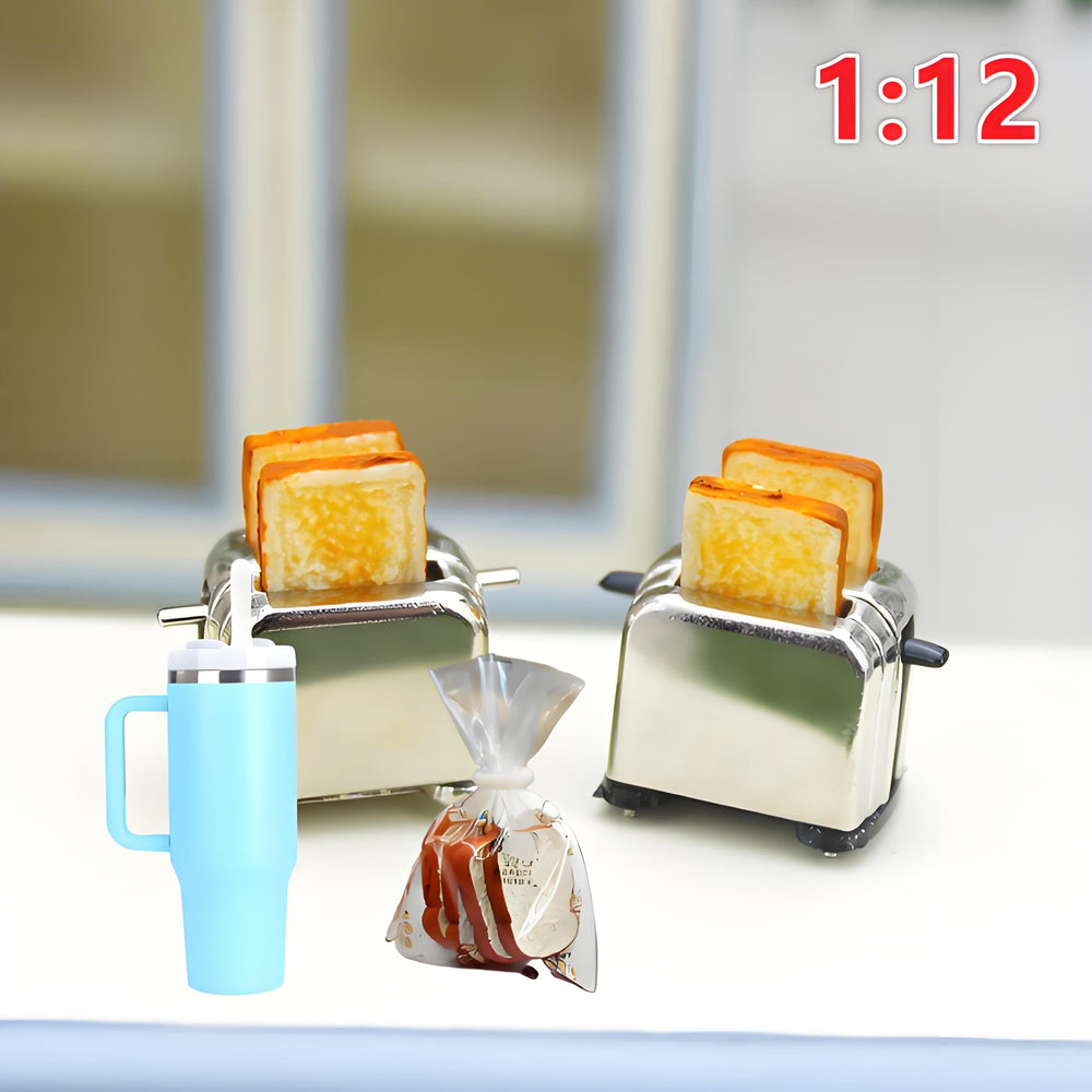 Jiugongmoup tiny toast slices add realistic snack detail to displays.