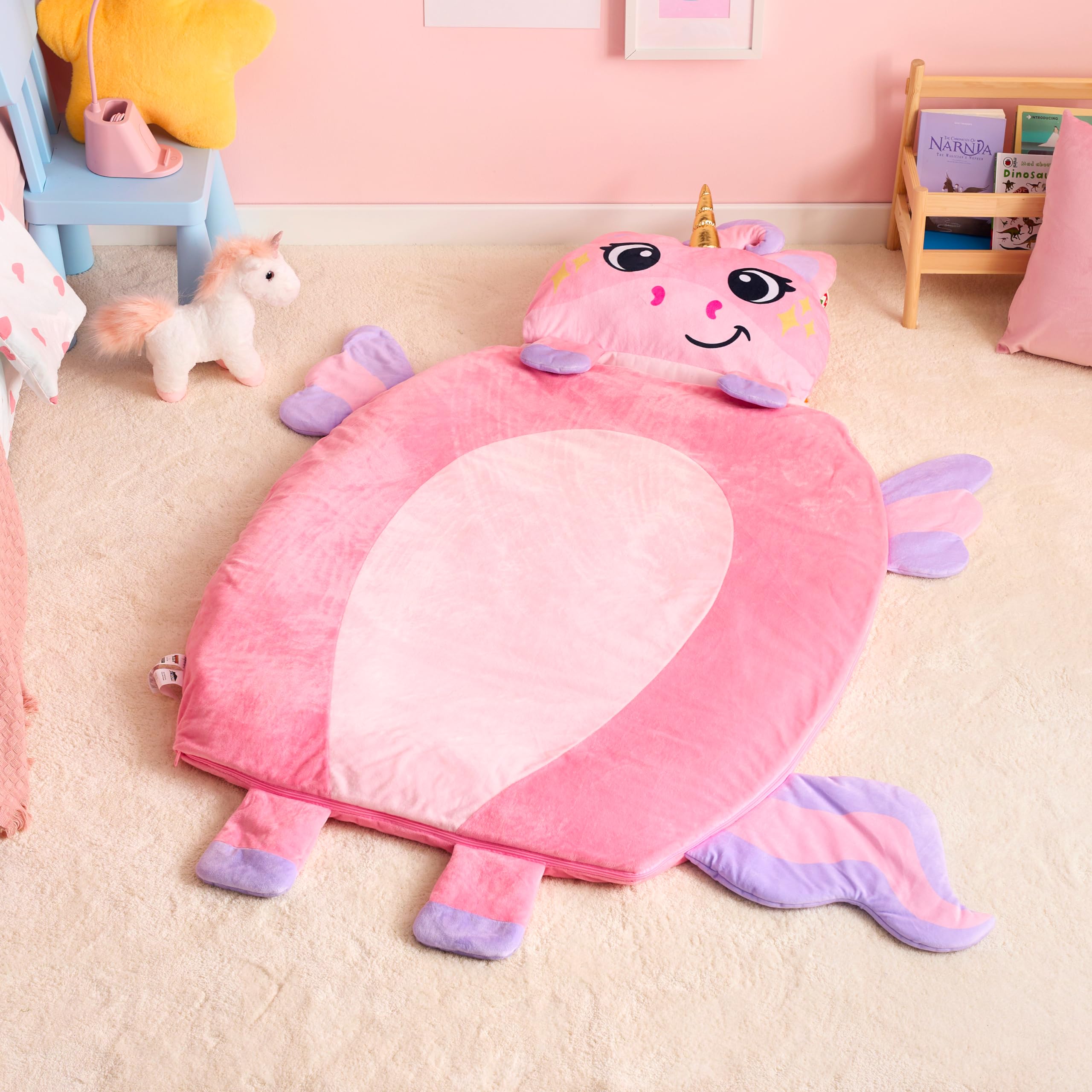 Joiedomi nap mat handle for easy transport to daycare.