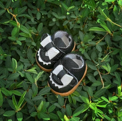 Worn on a 17cm Labubu doll to enhance display and styling.