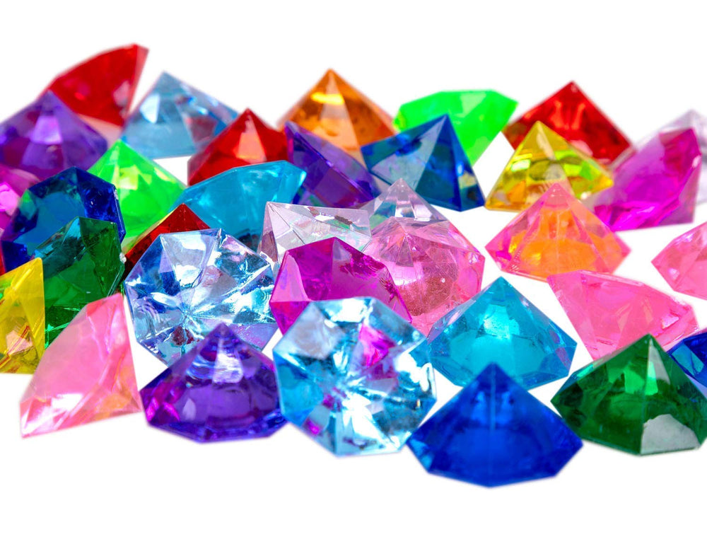 Jollylife diamonds as vase fillers bring sparkle to wedding tables.