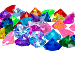 Jollylife diamonds as vase fillers bring sparkle to wedding tables.
