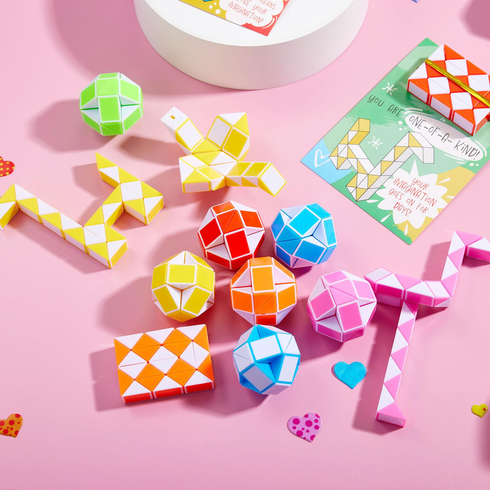 JOYIN 28-pack set includes cards and twists for play