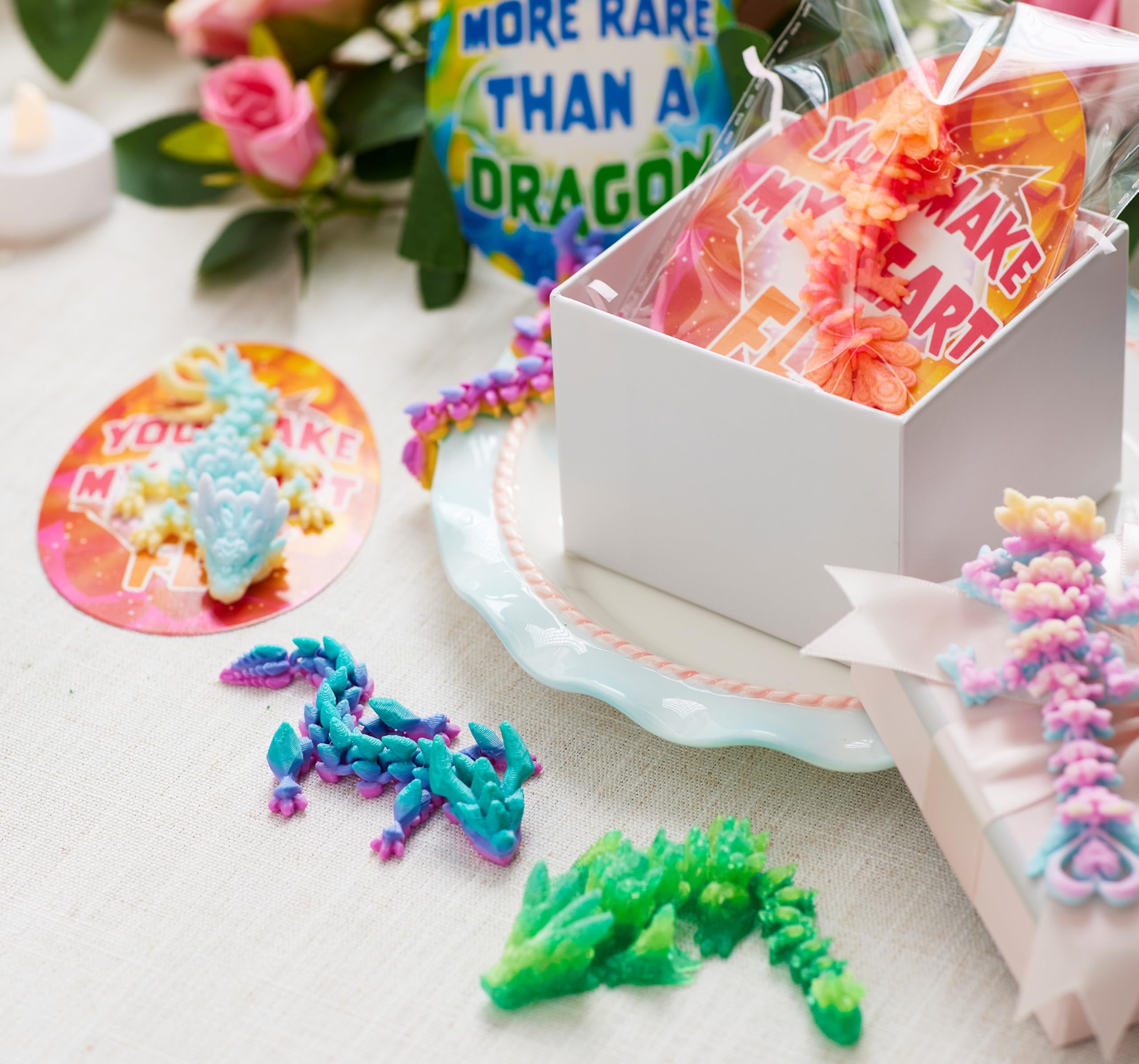JOYIN 28-piece dragon set: themed cards enhance party favors with whimsy.