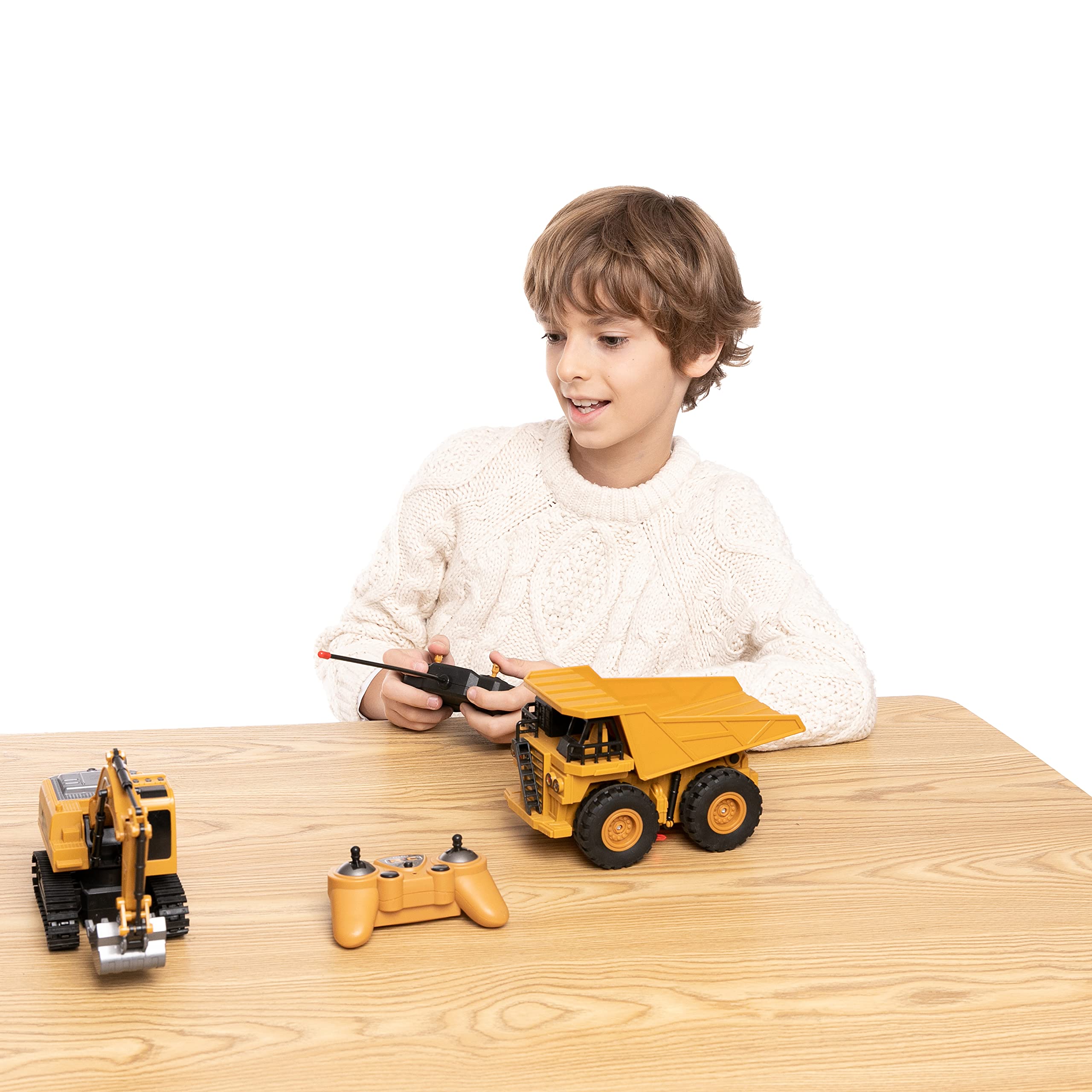 JOYIN kids playing with JOYIN RC set promotes cooperative imagination