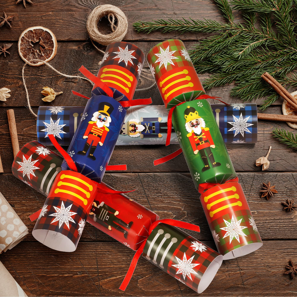 JOYIN table decor enhances Christmas dinner ambience