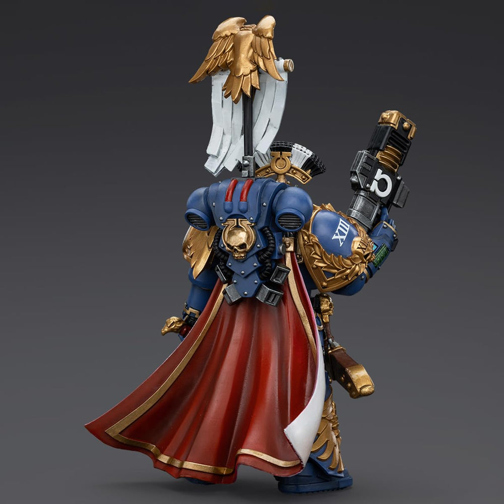 JOYTOY Power sword and Volkite Serpenta accessories enhance display and figure narratives.