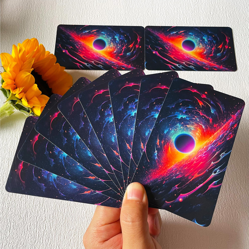 Jrskvaro Beginner-friendly keywords on cards enable self-guided divination.