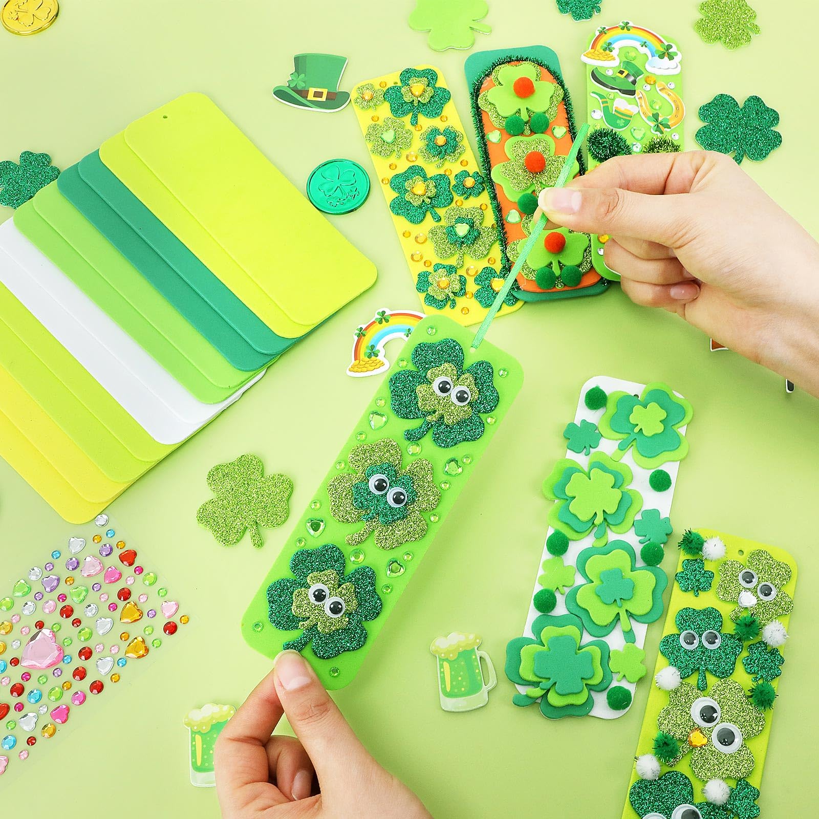JULBEAR pom-poms set adds fluffy texture to bookmark designs