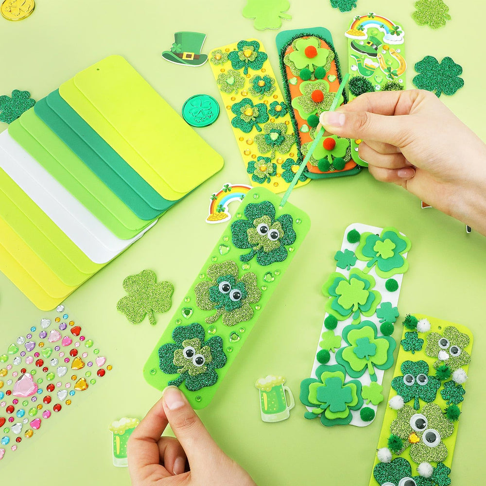 JULBEAR pom-poms set adds fluffy texture to bookmark designs