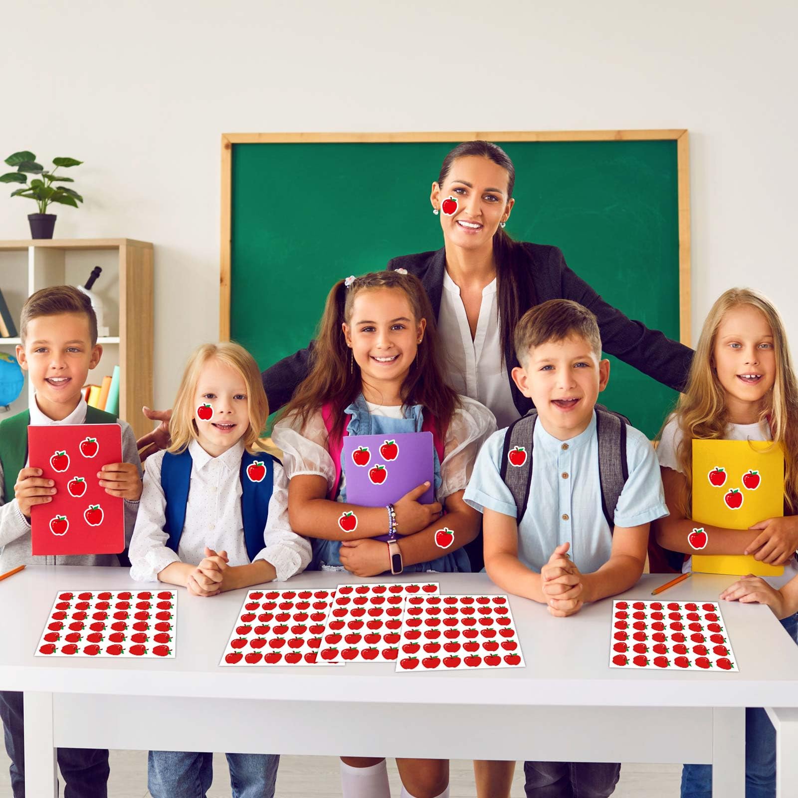 JULMELON teacher-reward stickers—red apples for motivation and participation.