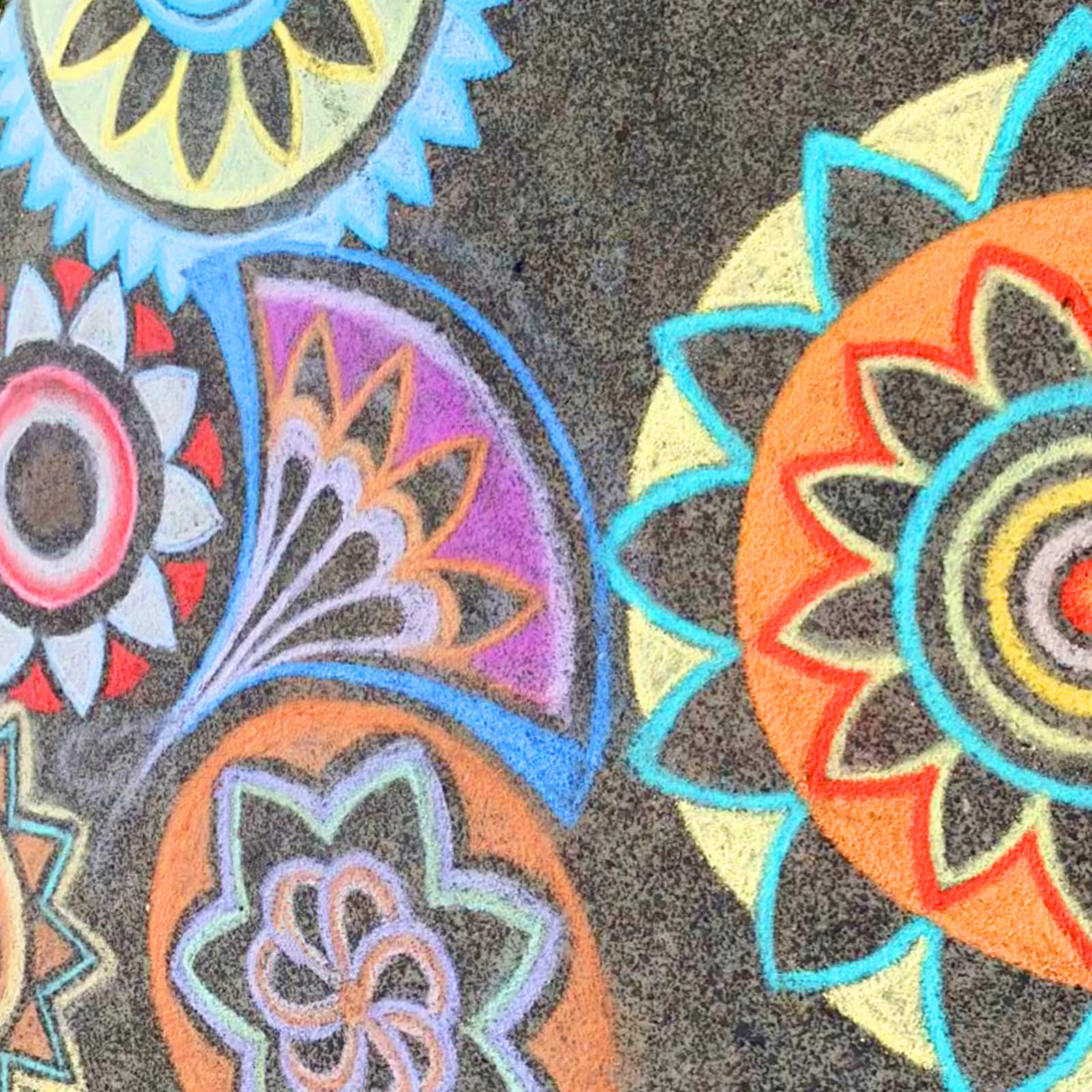 JustRed chalk set sparks imaginative drawings with a smooth, easy-to-use feel.