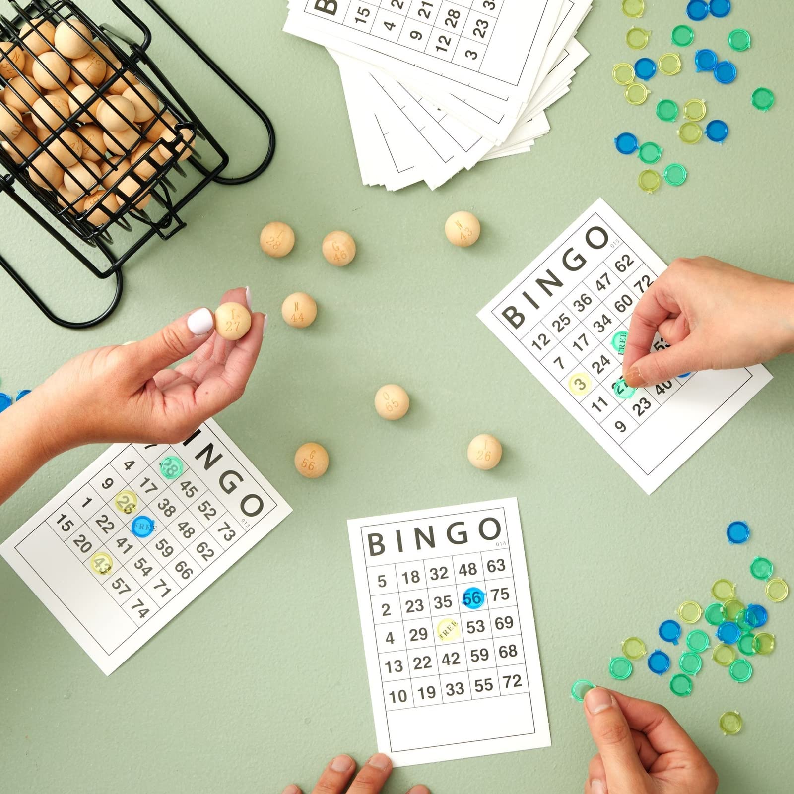 Juvale Bingo Paper Game Sheets: 180 reusable sheets ready for adults' gatherings.