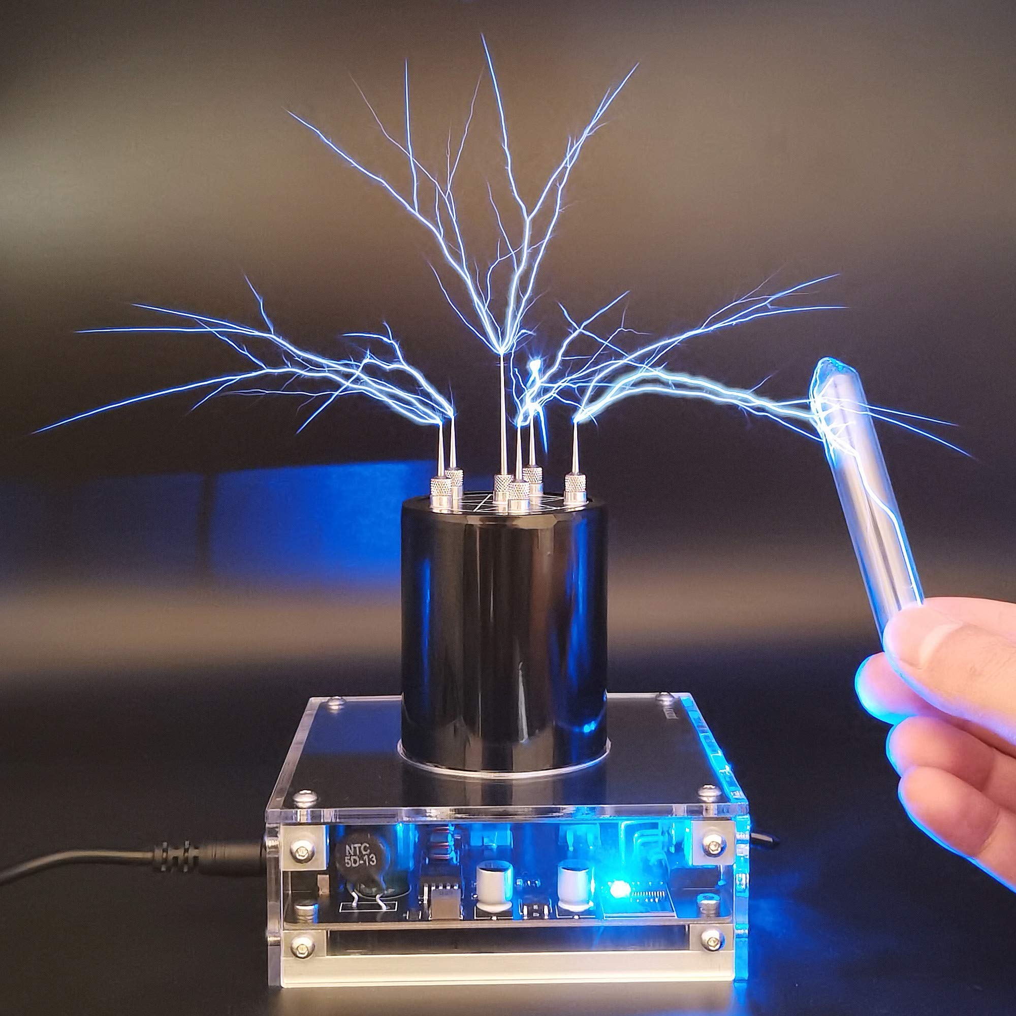 JZENT JE-19 wireless energy demo sparks curiosity and hands-on exploration.