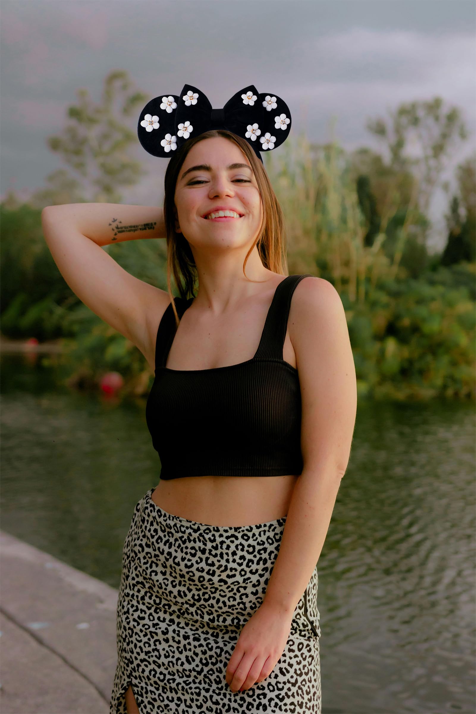 KARETT Glitter ears close-up shows soft materials