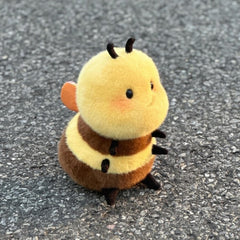 Karoeiwa Realistic Bee plush ready-to-gift packaging for thoughtful presents.