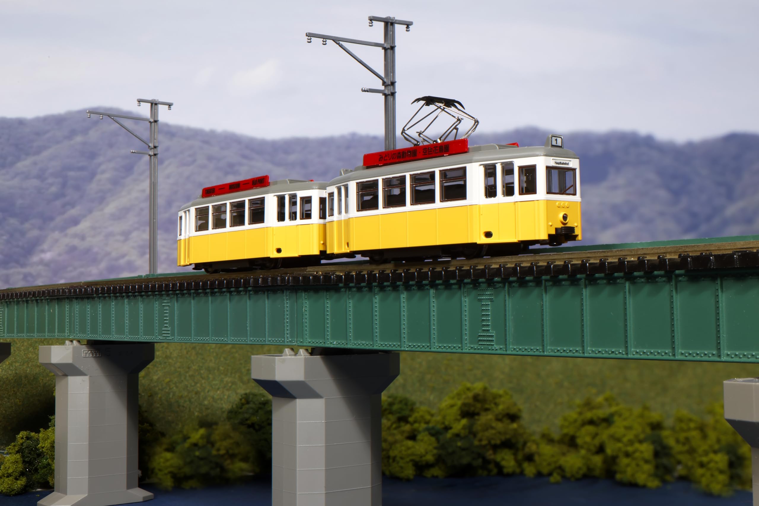 KATO Maitram Classic Yellow side view ideal for versatile diorama setups.