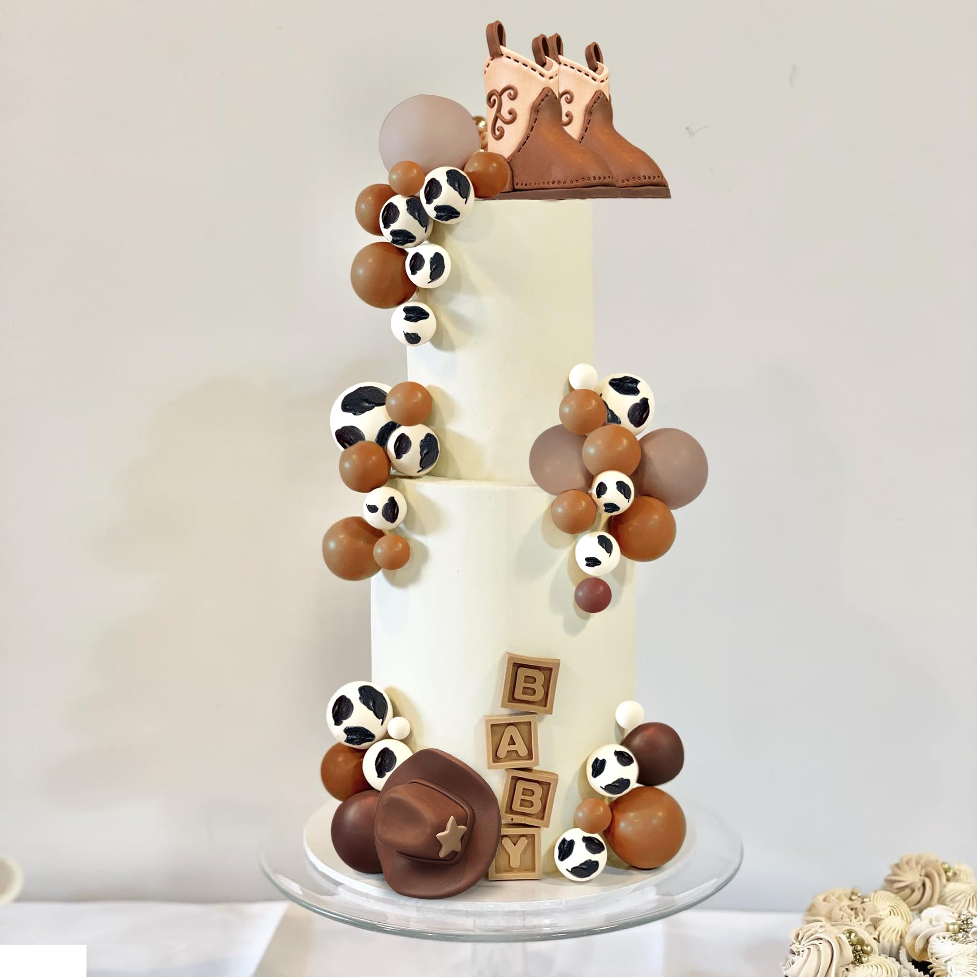 KEEPARTY ball toppers offer playful touches for cake decoration.