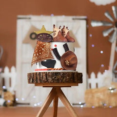 KEE PARTY scarf cake topper accents and textures on the cake