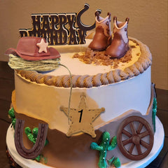 KEE PARTY star cake topper adds a festive focal point