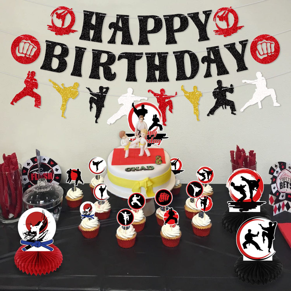 KEFAN Karate cake topper highlights the cake with karate motifs.