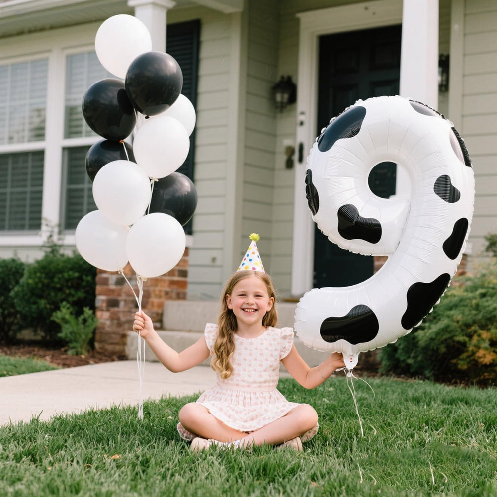 Kelfuoya 40-inch foil balloon, inflation straw included for quick setup.