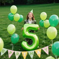 Kelfuoya 40-inch foil number 5 balloon adds a dramatic focal point for photos