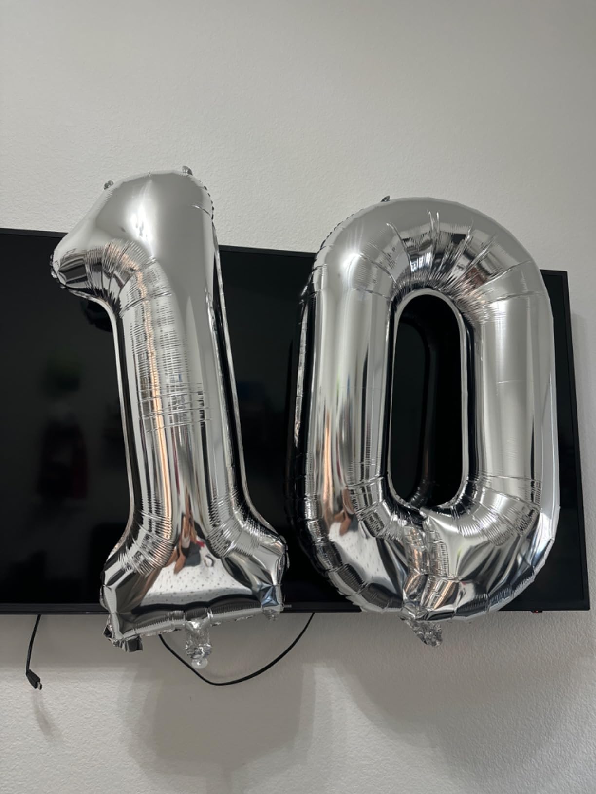 Kelfuoya 40-inch silver number 10 balloon foil detail shows premium finish.