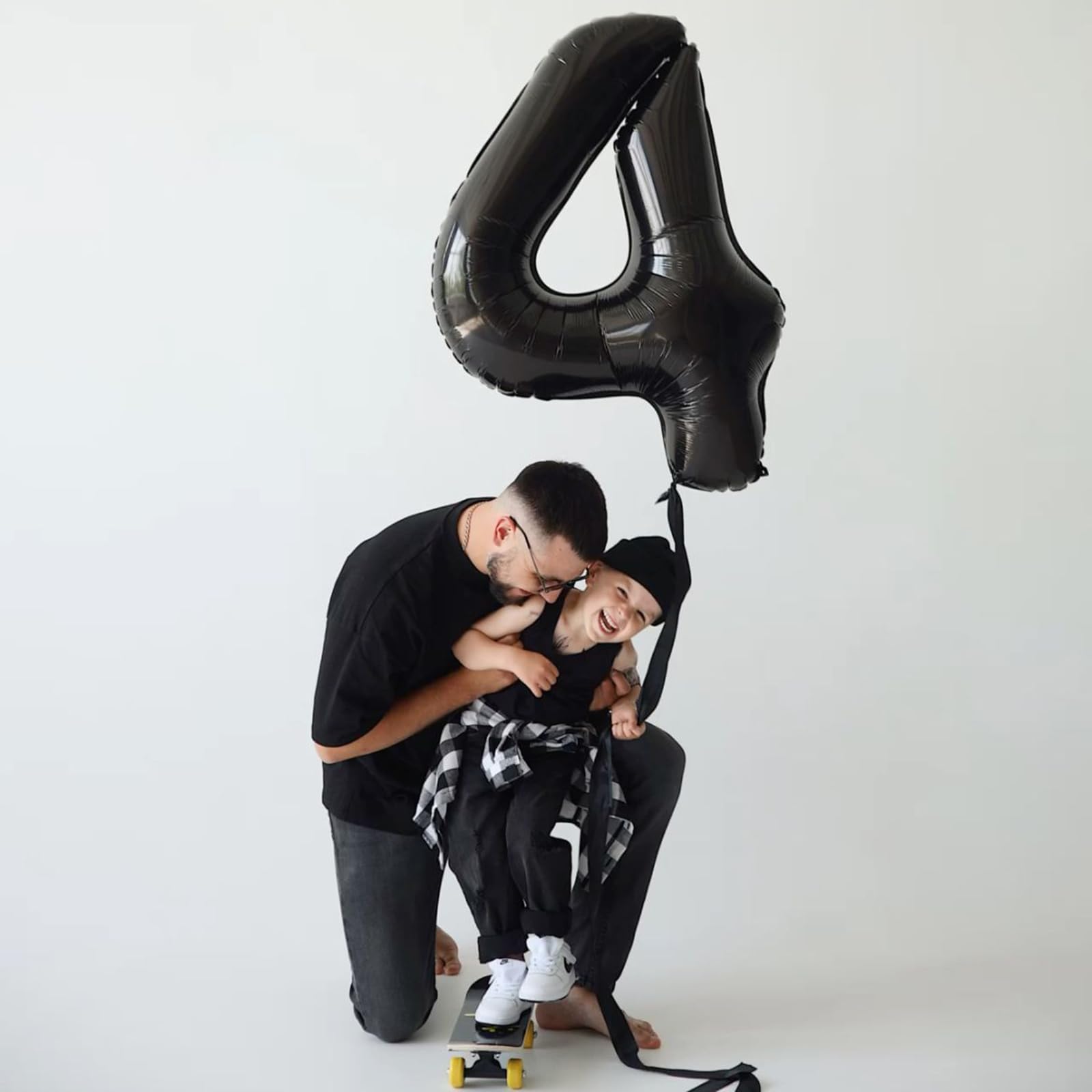 Kelfuoya black 24 balloon wall decoration, versatile for indoor or outdoor events.