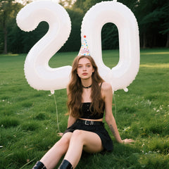 Kelfuoya gold foil number balloon adds elegant backdrop for events.