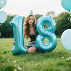 Kelfuoya number 8 foil balloon boosts festive decor and photos.