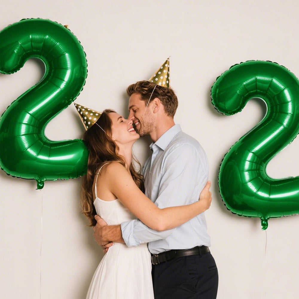 Kelfuoya 22 balloon decor enhances photos and celebrations.