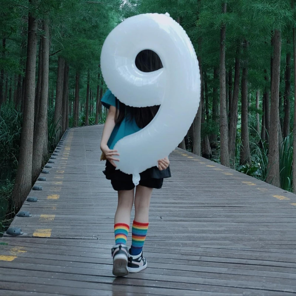Kelfuoya dramatic party focal point for photos with number balloon