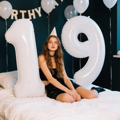 Kelfuoya party setup ideas with 19 balloons for memorable celebrations.
