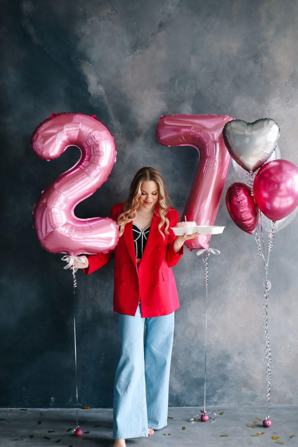 Kelfuoya pink number 7 party backdrop balloon creates festive vibes.