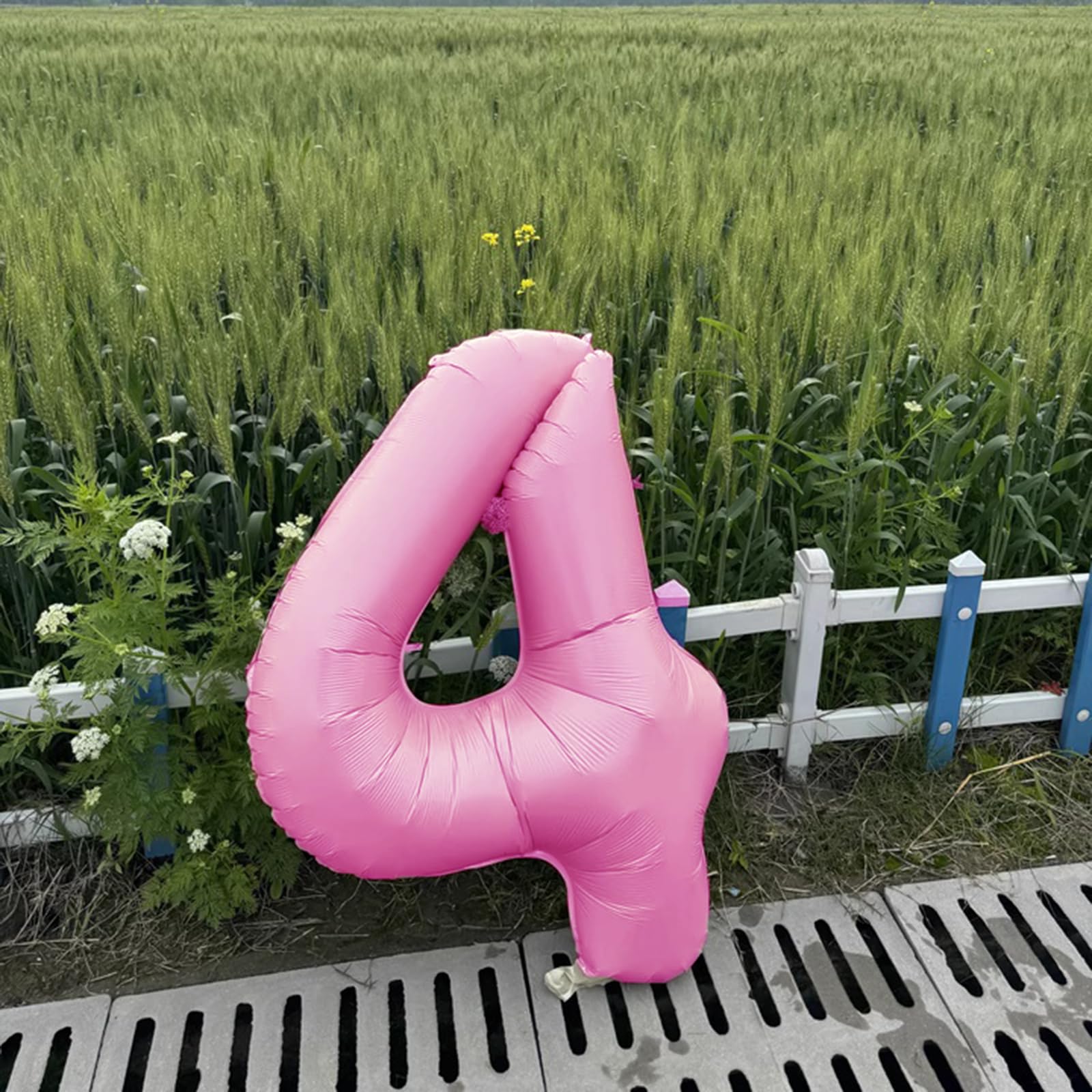 Kelfuoya wedding anniversary decor featuring a 14 numeral balloon.