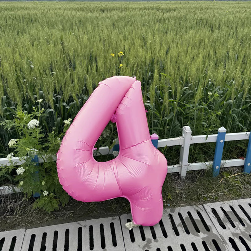 Kelfuoya wedding anniversary decor featuring a 14 numeral balloon.
