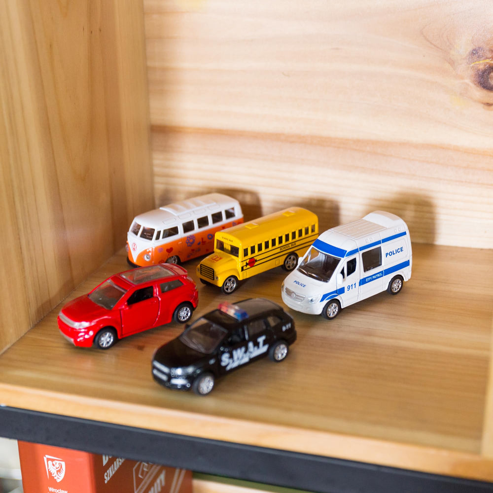 KIDAMI metal-finish construction for durable toy cars.