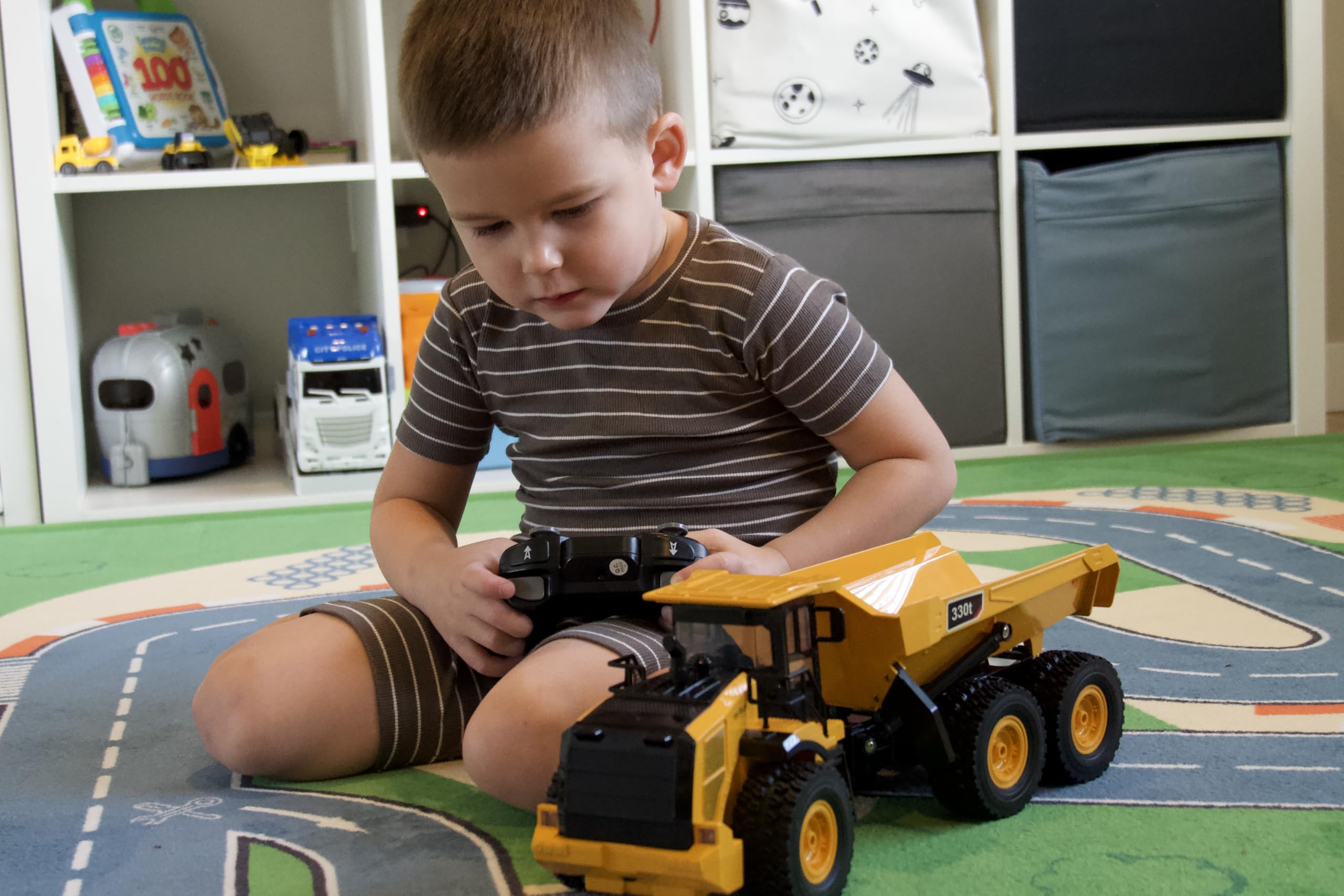 KIDDITOY Mighty RC dump truck high-grip tires on varied terrain