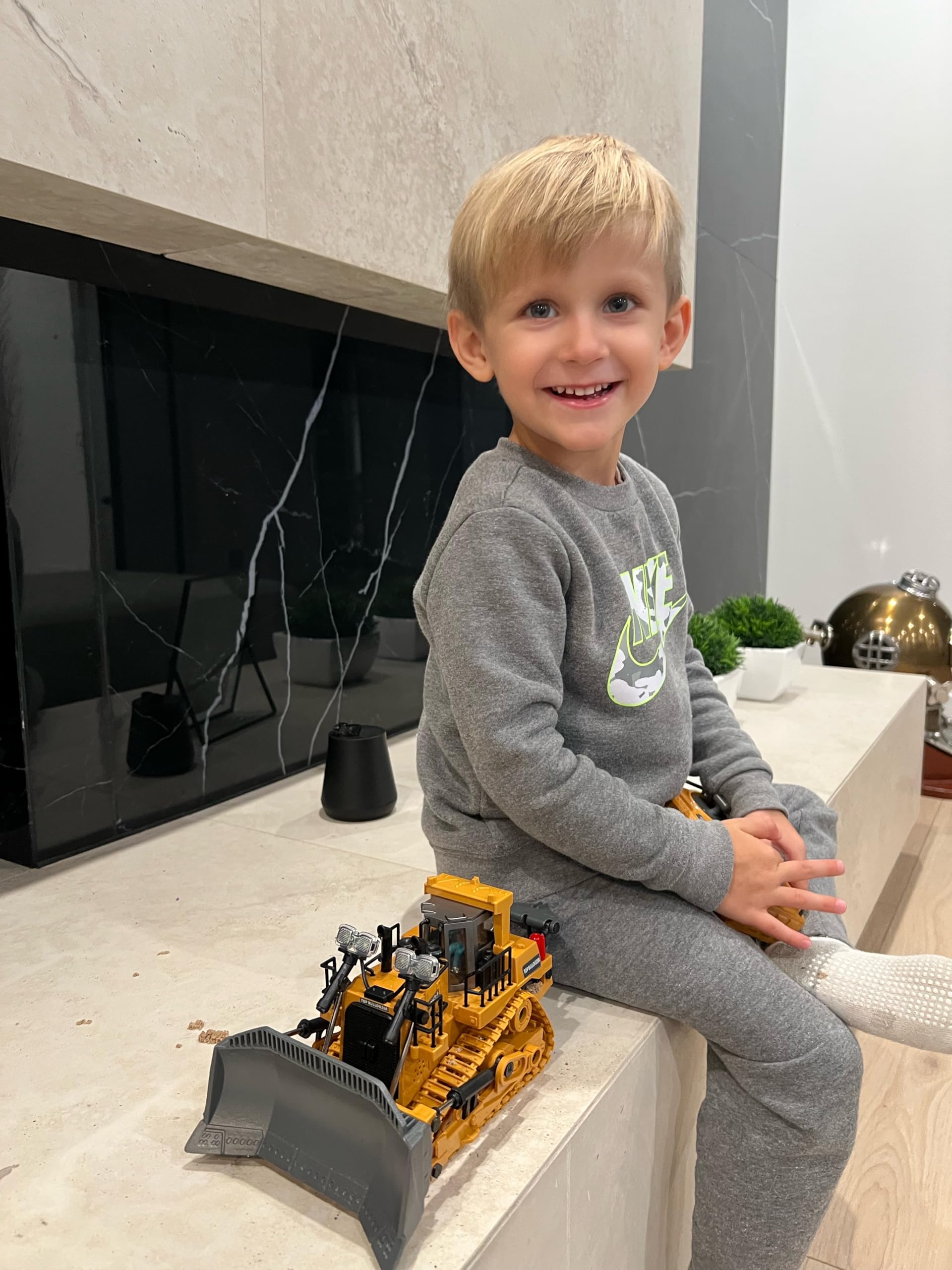 KIDMARKT bulldozer packaging box premium gift-ready packaging